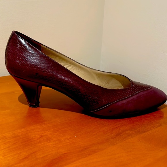 Vintage Heels by Amalfi - Picture 2 of 3